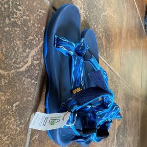 New teva sandals